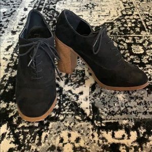Block heel ankle booties